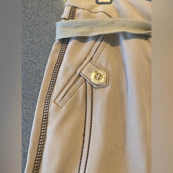 BEBE Cropped Silk Blend Cargo Style Pants in Sand .. SIZE 0 (XS) - Picture 5 of 14